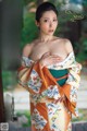 Yuko Shiraki 白木優子, FRIDAY 2021.04.30 (フライデー 2021年4月30日号) P1 No.81307f Image No. 15